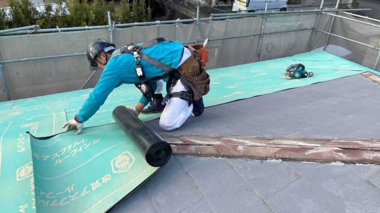 菊川市で行われた屋根修理工事の様子