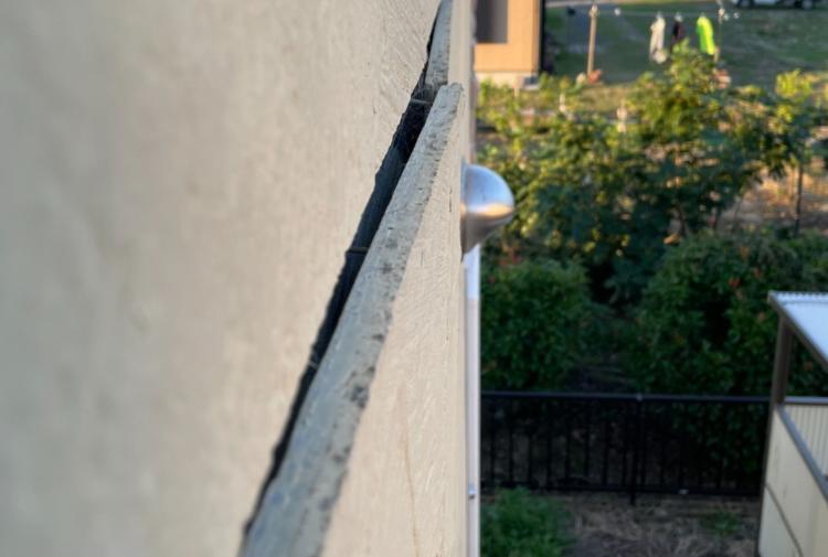 サイディング壁の浮き