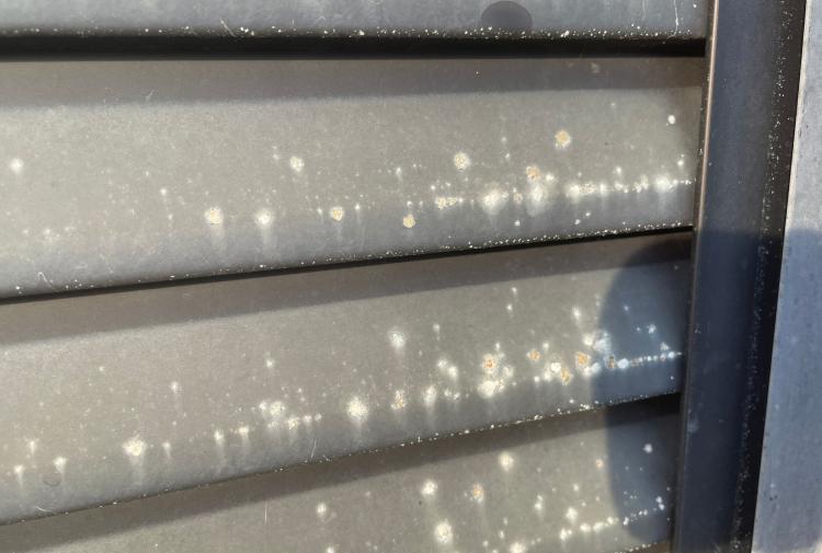 塩害でサビた雨戸