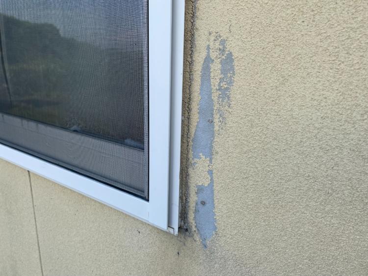 御前崎市の外壁塗膜剥がれとひび割れの詳細