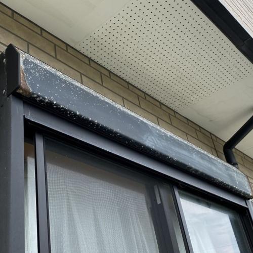 御前崎市海沿い住宅のシャッターBOXの錆