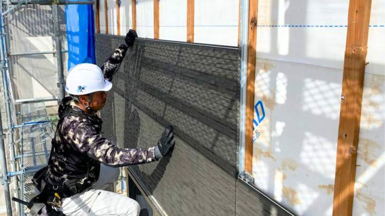 住宅の部分張替え施工中の外壁