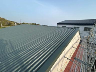 掛川市倉庫スレート屋根カバー|ガルバリウム板金で30年先も安心な屋根リフォーム