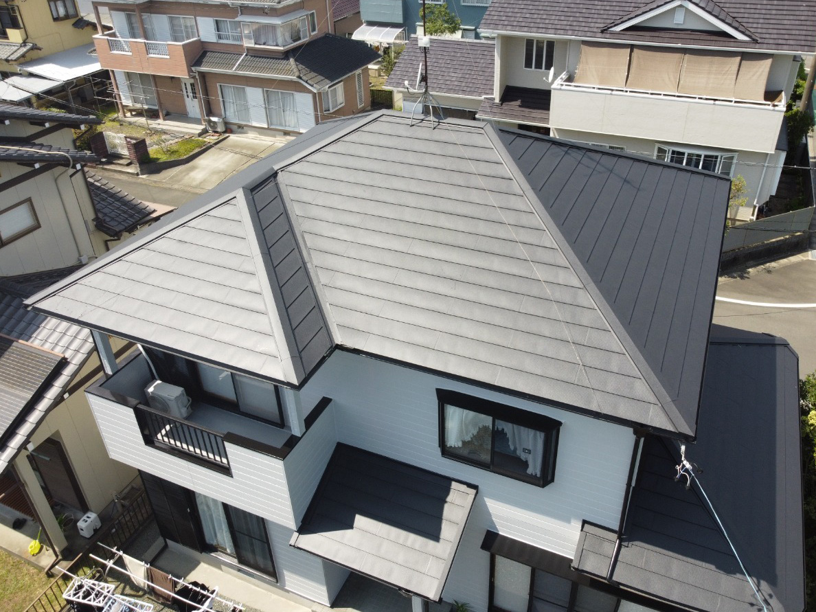 屋根改修工事（カバー工法）