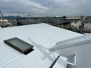 【金属屋根　塗装】高耐候性シリコン樹脂塗料＋超高耐候トップコート塗装