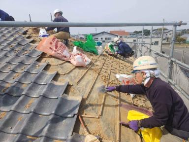 瓦屋根の葺き替えが必要なサインとは？見えない劣化にも注意